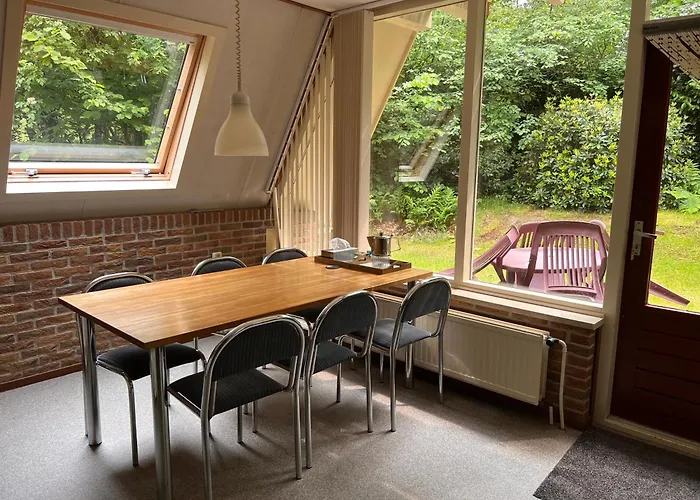 De Boomklever, Vrijstaand En Midden In Het Bos Aan De Heide!